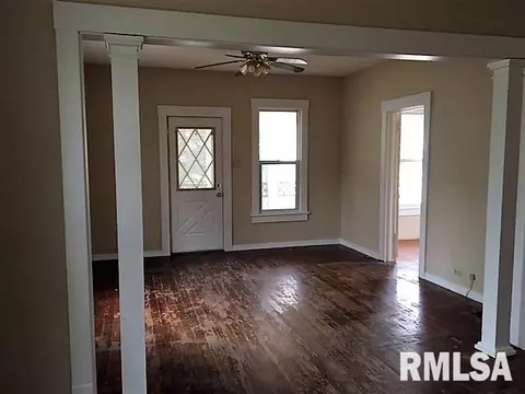 1209 E Carroll, Macomb, IL 61455 photo 2
