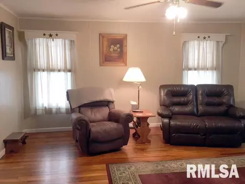 1022 E Locust, Canton, IL 61520 photo 4