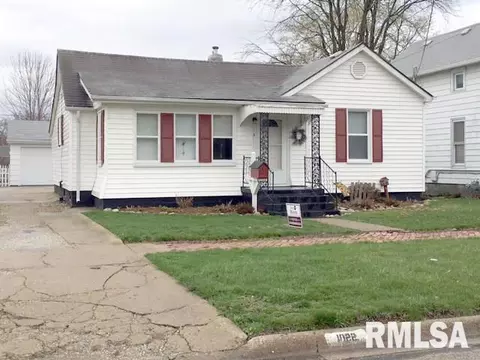 1022 E Locust, Canton, IL 61520 photo 1