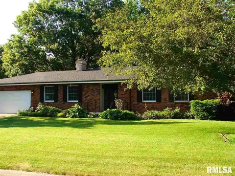 717 S Hilldale, Eureka, IL 61530 photo 1