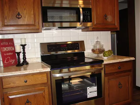 717 S Hilldale, Eureka, IL 61530 photo 17