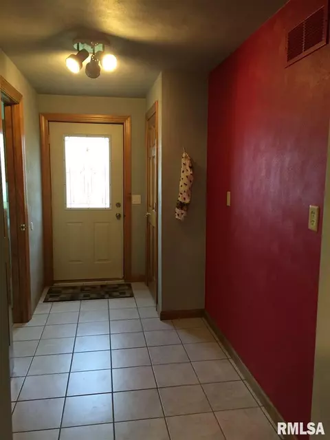 409 3rd St, Sparland, IL 61565 photo 6