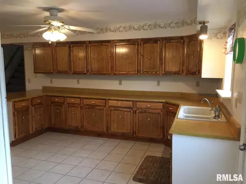 409 3rd St, Sparland, IL 61565 photo 3