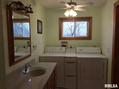 409 3rd St, Sparland, IL 61565 photo 8
