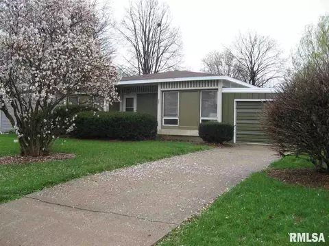 223 N Verzel Dr, Macomb, IL 61455 photo 3