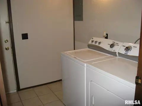 223 N Verzel Dr, Macomb, IL 61455 photo 14