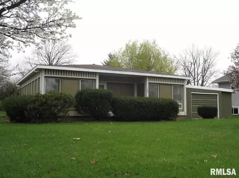 223 N Verzel Dr, Macomb, IL 61455 photo 1