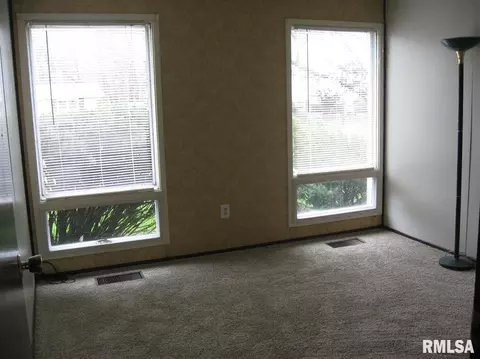 223 N Verzel Dr, Macomb, IL 61455 photo 12