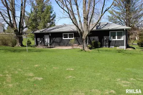 105 Dennis Dr, Eureka, IL 61530 photo 9