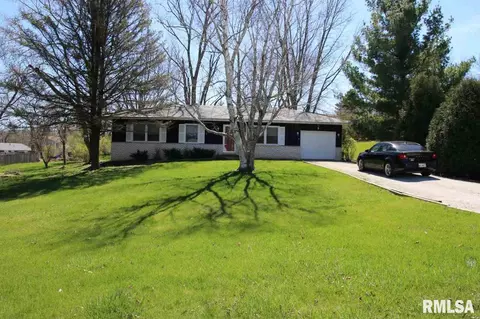 105 Dennis Dr, Eureka, IL 61530 photo 4