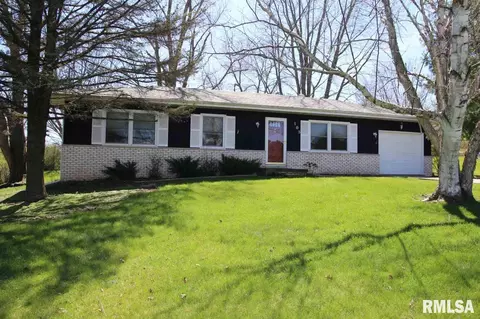 105 Dennis Dr, Eureka, IL 61530 photo 2