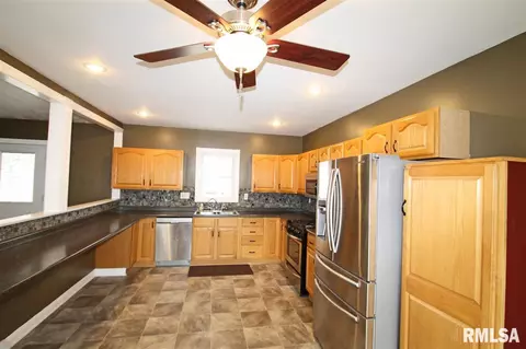 204 E Pine St, Dunlap, IL 61525 photo 6