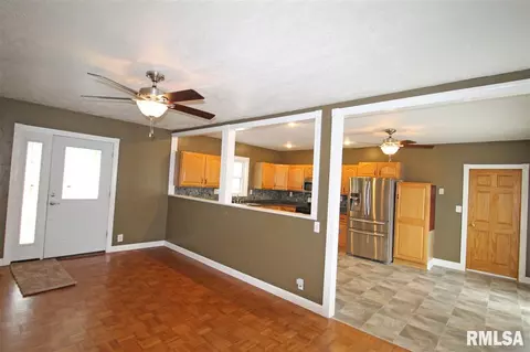204 E Pine St, Dunlap, IL 61525 photo 7