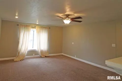 204 E Pine St, Dunlap, IL 61525 photo 15