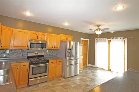 204 E Pine St, Dunlap, IL 61525 photo 3