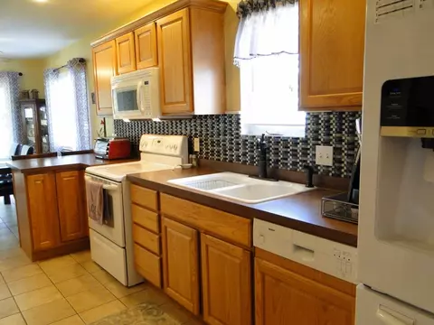 324 Pinecrest Dr, Macomb, IL 61455 photo 13