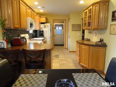 324 Pinecrest Dr, Macomb, IL 61455 photo 11