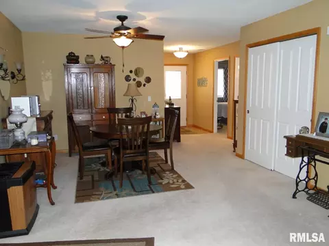 324 Pinecrest Dr, Macomb, IL 61455 photo 7