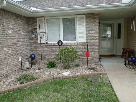 324 Pinecrest Dr, Macomb, IL 61455 photo 23