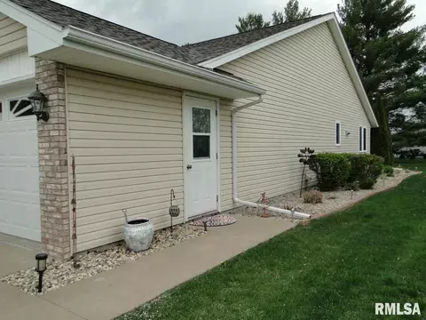 324 Pinecrest Dr, Macomb, IL 61455 photo 24