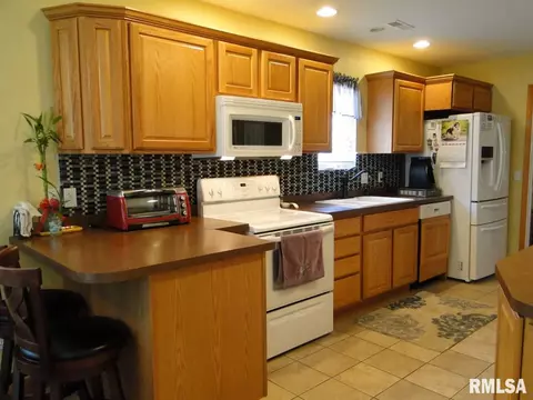 324 Pinecrest Dr, Macomb, IL 61455 photo 12