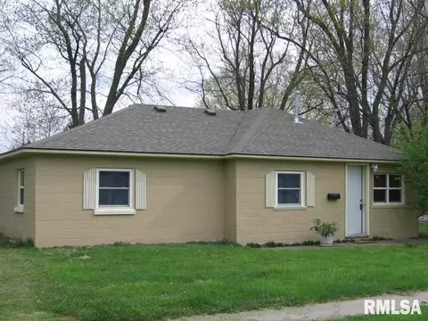 1240 E Wheeler St, Macomb, IL 61455 photo 1