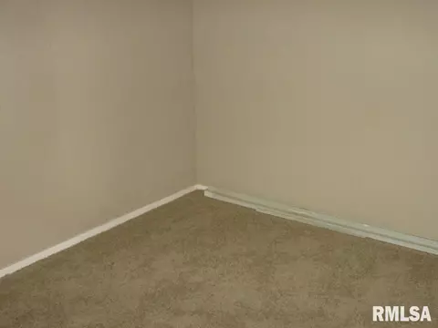 1240 E Wheeler St, Macomb, IL 61455 photo 11