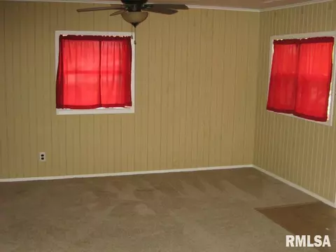 1240 E Wheeler St, Macomb, IL 61455 photo 5