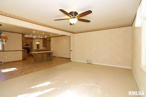 101 Jay, Morton, IL 61550 photo 3
