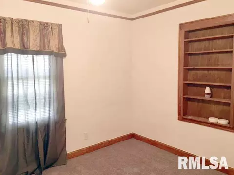 1104 S Main St, Canton, IL 61520 photo 5