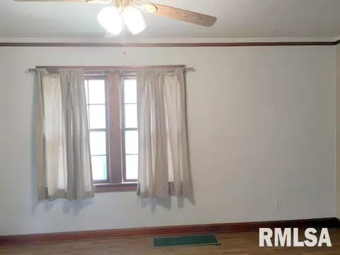 1104 S Main St, Canton, IL 61520 photo 9