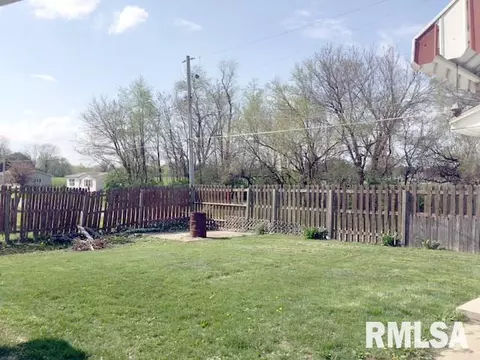 1104 S Main St, Canton, IL 61520 photo 25
