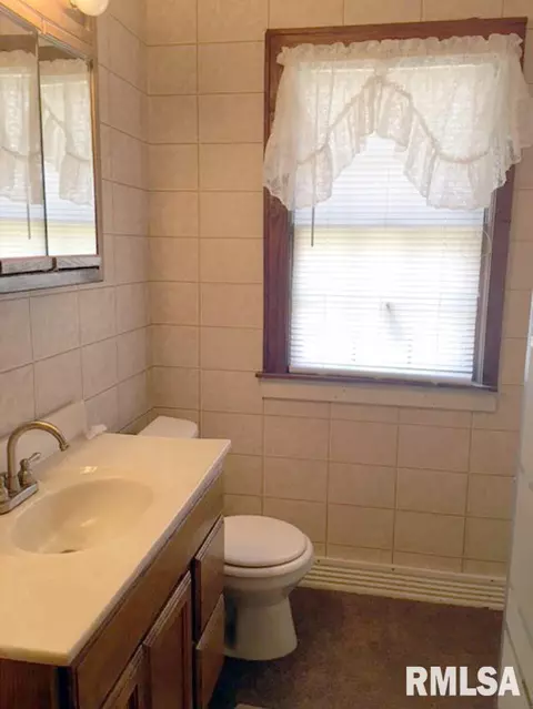 1104 S Main St, Canton, IL 61520 photo 14