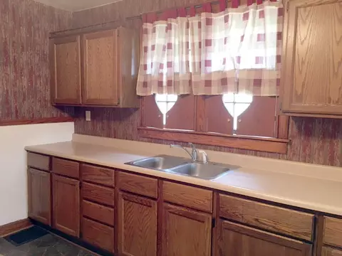 1104 S Main St, Canton, IL 61520 photo 10