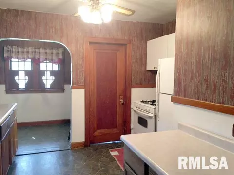 1104 S Main St, Canton, IL 61520 photo 13