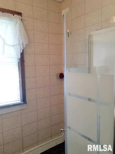 1104 S Main St, Canton, IL 61520 photo 15