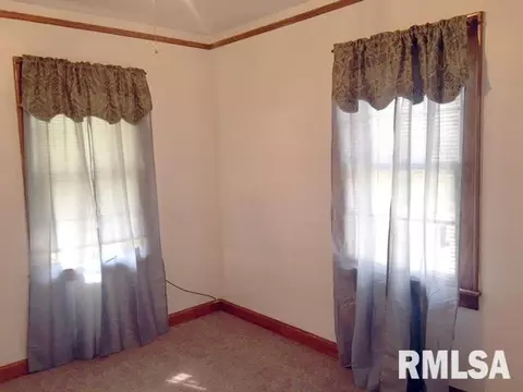 1104 S Main St, Canton, IL 61520 photo 6