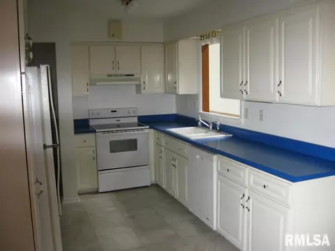 1113 Debbie Ln, Macomb, IL 61455 photo 3