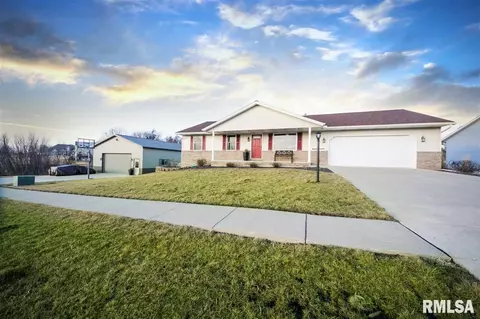 921 Dennis Dr, Eureka, IL 61530 photo 1