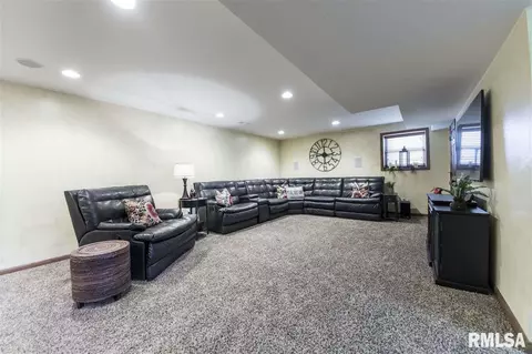 921 Dennis Dr, Eureka, IL 61530 photo 5
