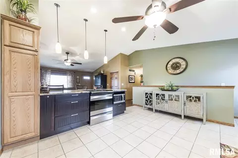 921 Dennis Dr, Eureka, IL 61530 photo 9