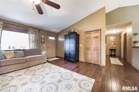 921 Dennis Dr, Eureka, IL 61530 photo 6