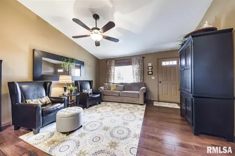 921 Dennis Dr, Eureka, IL 61530 photo 4