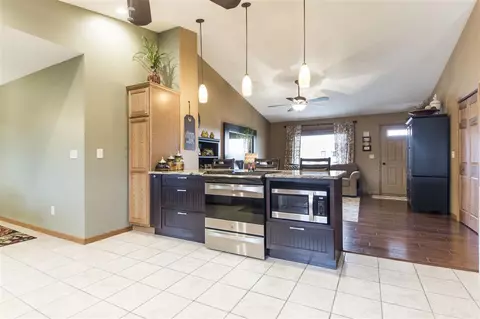 921 Dennis Dr, Eureka, IL 61530 photo 8
