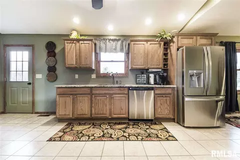 921 Dennis Dr, Eureka, IL 61530 photo 11