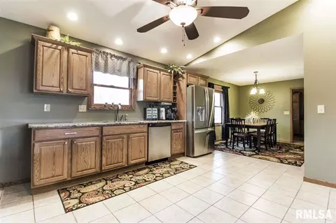 921 Dennis Dr, Eureka, IL 61530 photo 12