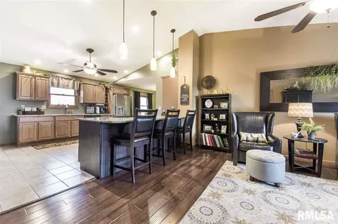 921 Dennis Dr, Eureka, IL 61530 photo 3