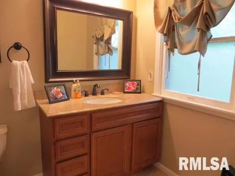 719 11th St, Lacon, IL 61540 photo 10