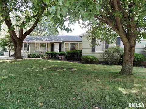 330 E Grant St, Macomb, IL 61455 photo 3