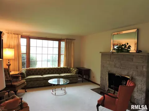 330 E Grant St, Macomb, IL 61455 photo 7